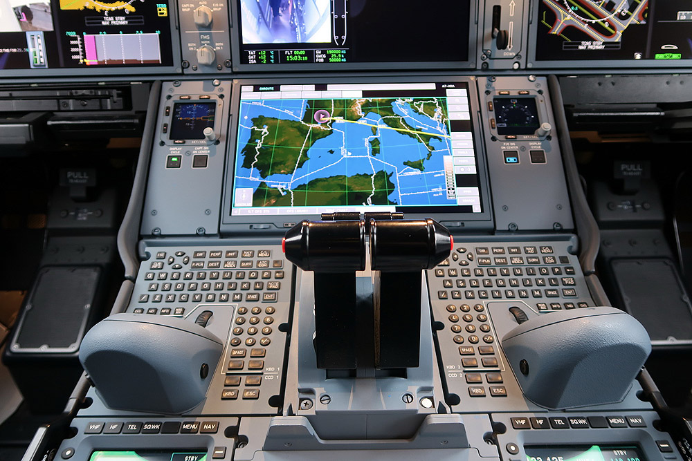 Airbus A350-1000 cockpit